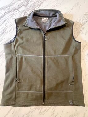 Kuiu Olive Green Waffle Knit Zip Vest. Mens size Large. SKU 0178